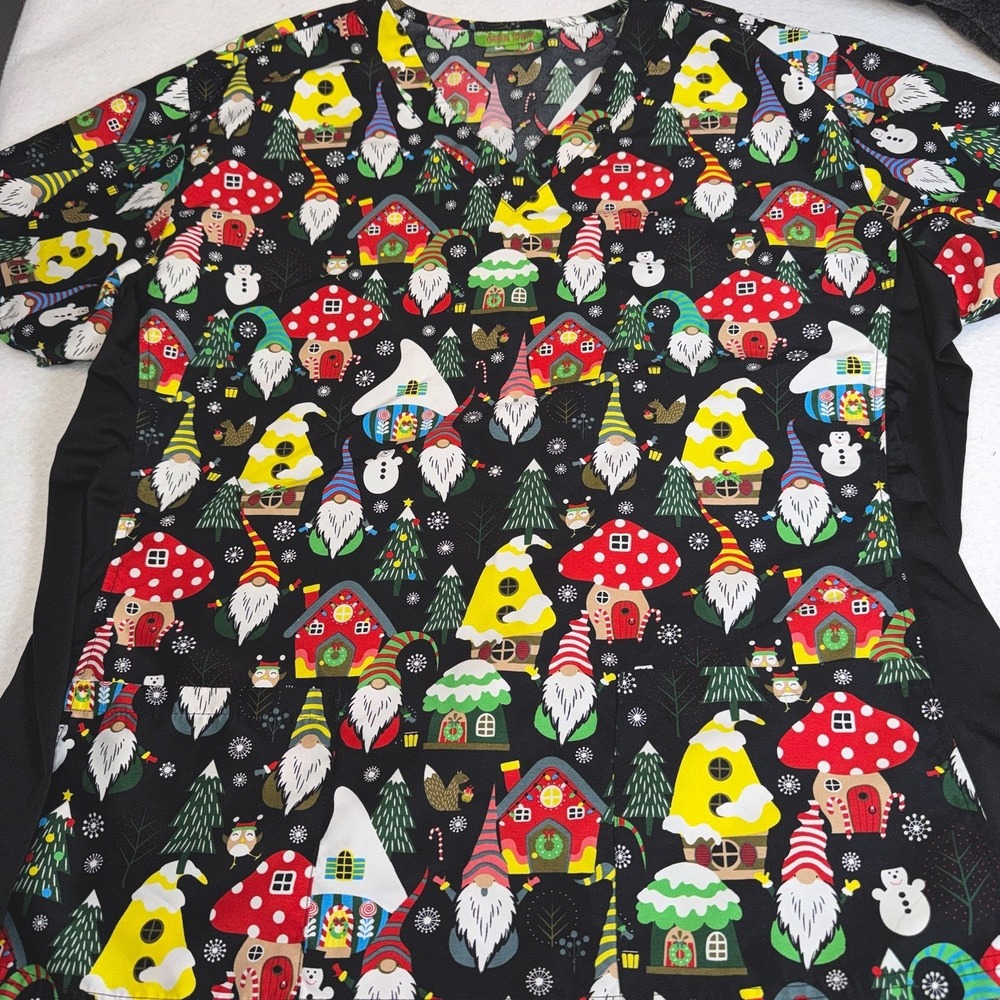 Green‎ Town Christmas Gnome Scrub Top Womens 2X Holiday Nurse Medical